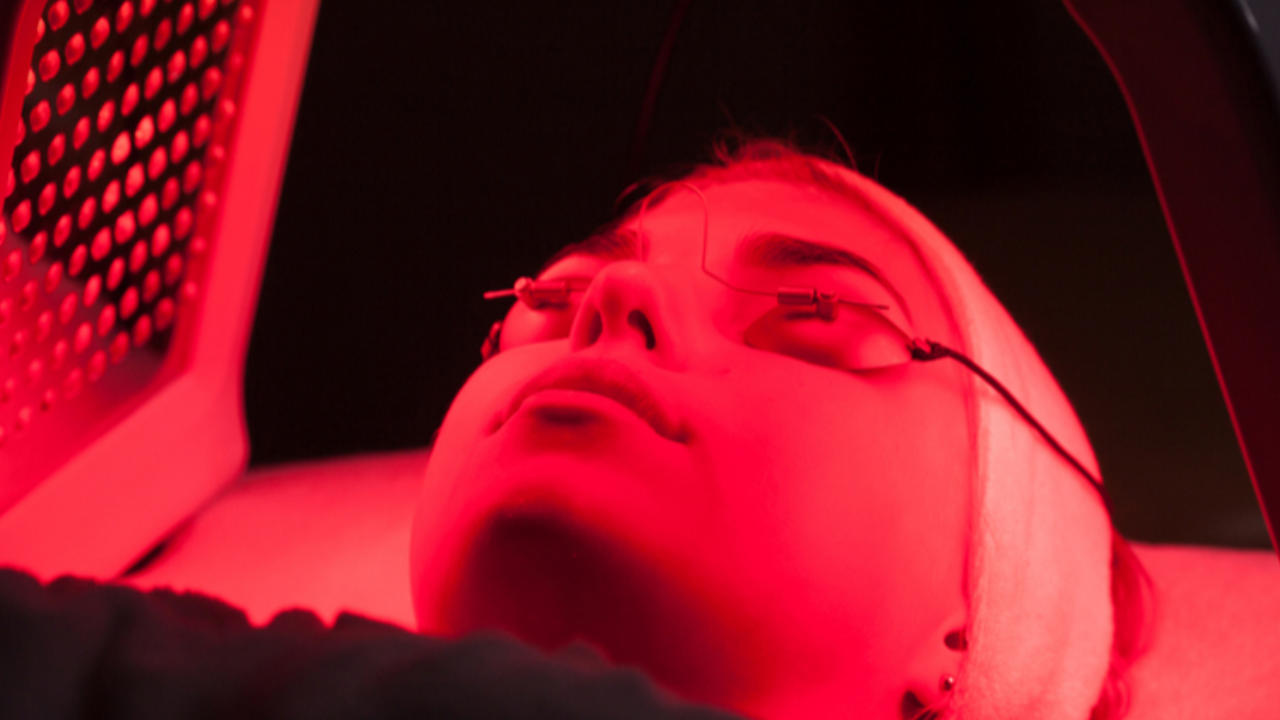 Why Are Red and Infrared LED Light Therapy Devices Convenient?